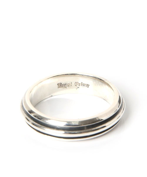 ROYAL ORDER(ロイヤルオーダー)の「TRIPLE BAND PLAIN RING(リング・レディース・シルバー・10号 US-5/13号 US-6h/15号 US-7h/18号 US-9/16号 US-8/12号 US-6)」の5枚目の写真
