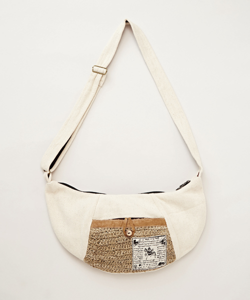 チャイハネ（チャイハネ）の「【チャイハネ】タルチョクレセントショルダーバッグ（ショルダーバッグ・メンズ・イエロー/ホワイト/レッド/グリーン/ブルー・FREE）」の2枚目の写真