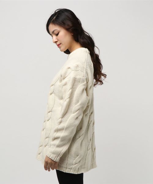 SLOBE IENA（スローブイエナ）の「PAOLA 3Gケーブルニット◆（ニット/セーター・レディース・ブラック/アイボリー/ボルドー・FREE）」の4枚目の写真