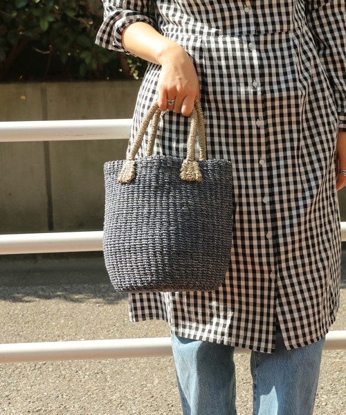 LBC(エルビーシー)の「マニラ麻ころりんカラフルカゴバッグ(かごバッグ・レディース・ダークブラウン/グリーン/ブルー/イエロー・FREE)」の4枚目の写真