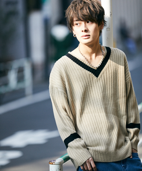 kutir(クティール)の「チルデン ビッグ ニットプルオーバー(ニット/セーター・メンズ・ブラック/ホワイト/ベージュ・MEDIUM/LARGE)」の3枚目の写真