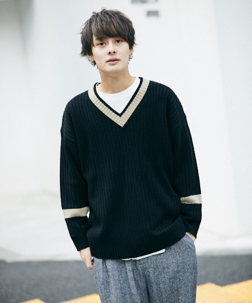 kutir(クティール)の「チルデン ビッグ ニットプルオーバー(ニット/セーター・メンズ・ブラック/ホワイト/ベージュ・MEDIUM/LARGE)」の1枚目の写真