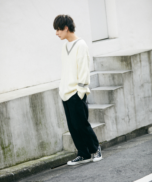 kutir(クティール)の「チルデン ビッグ ニットプルオーバー(ニット/セーター・メンズ・ブラック/ホワイト/ベージュ・MEDIUM/LARGE)」の5枚目の写真