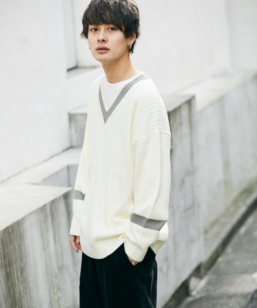 kutir(クティール)の「チルデン ビッグ ニットプルオーバー(ニット/セーター・メンズ・ブラック/ホワイト/ベージュ・MEDIUM/LARGE)」の7枚目の写真