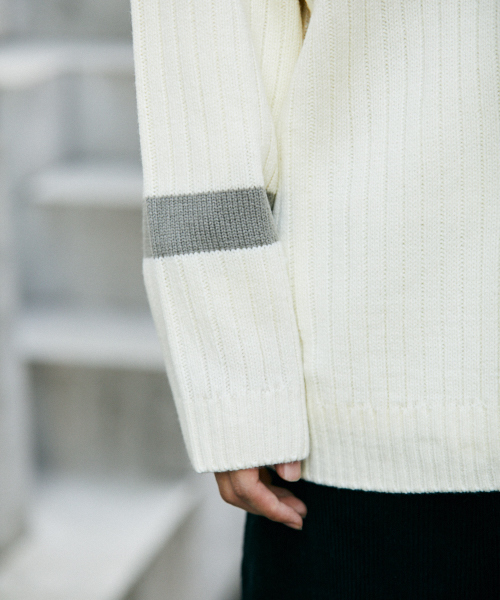 kutir(クティール)の「チルデン ビッグ ニットプルオーバー(ニット/セーター・メンズ・ブラック/ホワイト/ベージュ・MEDIUM/LARGE)」の9枚目の写真