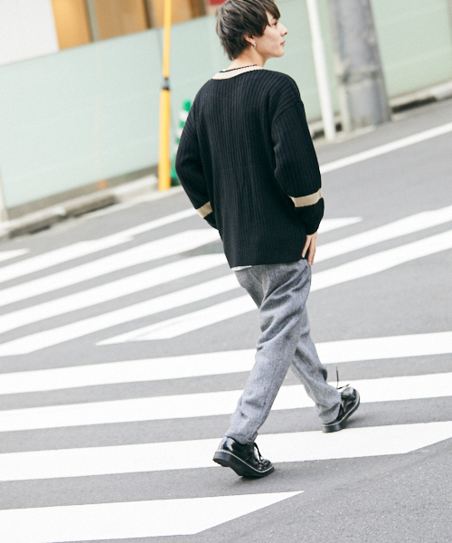 kutir(クティール)の「チルデン ビッグ ニットプルオーバー(ニット/セーター・メンズ・ブラック/ホワイト/ベージュ・MEDIUM/LARGE)」の11枚目の写真