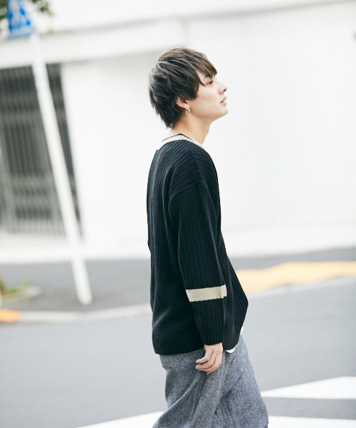 kutir(クティール)の「チルデン ビッグ ニットプルオーバー(ニット/セーター・メンズ・ブラック/ホワイト/ベージュ・MEDIUM/LARGE)」の13枚目の写真