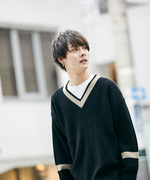 kutir(クティール)の「チルデン ビッグ ニットプルオーバー(ニット/セーター・メンズ・ブラック/ホワイト/ベージュ・MEDIUM/LARGE)」の16枚目の写真