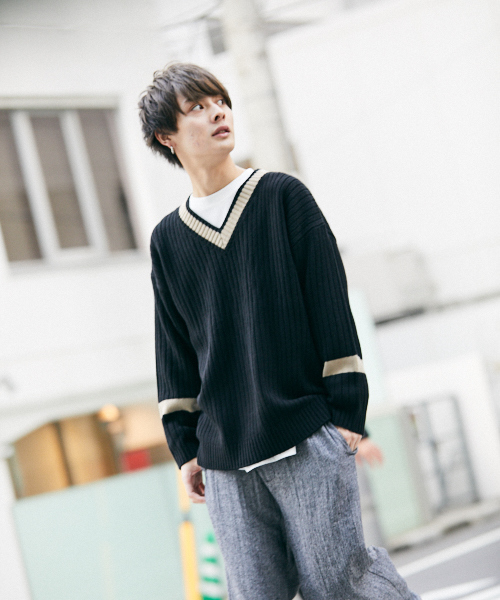 kutir(クティール)の「チルデン ビッグ ニットプルオーバー(ニット/セーター・メンズ・ブラック/ホワイト/ベージュ・MEDIUM/LARGE)」の17枚目の写真