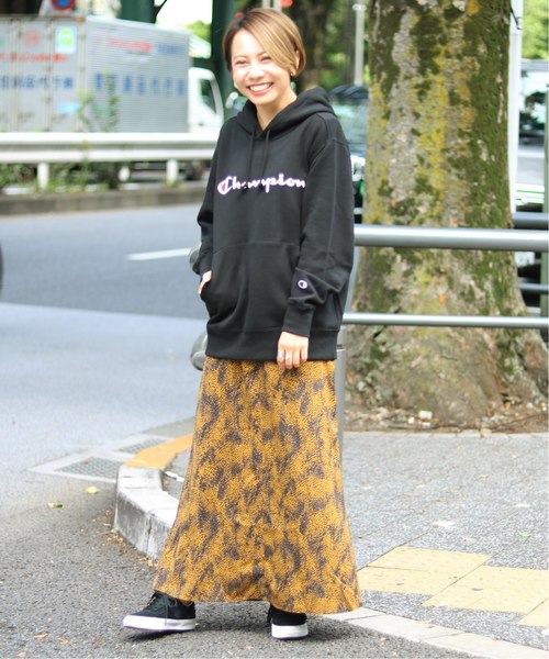 Champion(チャンピオン)の「【Champion / チャンピオン】pullover hooded sweat(パーカー・レディース・ホワイト/チャコールグレー/ブラック/レッド/イエロー・FREE)」の6枚目の写真