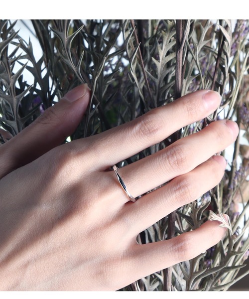 YArKA（ヤーカ）の「【YArKA/ヤーカ】silver925 twist ring[llk]/ひねりリング シルバー925（リング・レディース・ゴールド/シルバー・#9/#11/#13/#17/#15/#19/#21/#1/#3/#2/#22/#5/#6/#16/#14/#4/#8/#12/#20/#18/#23/#7/#10）」の2枚目の写真