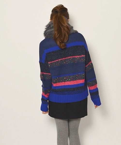 Khaju(カージュ)の「Khaju:カラフルボーダープルオーバー□(ニット/セーター・レディース・グレー/ブルー・ONE SIZE)」の4枚目の写真