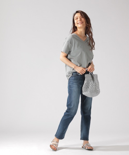 BAYFLOW（ベイフロー）の「シルケットVネックTシャツ（Tシャツ/カットソー・レディース・ホワイト/ライトブルー/ブラック/ベージュ/オレンジ/レッド/ブルー・SMALL/MEDIUM）」の12枚目の写真