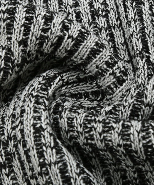 マーク＆ロナ 2023年製 定価5.7万 スパンコール刺繍ニット ハイネック 黒 マーク＆ロナ 2023年製 定価5.7万 スパンコール刺繍ニット