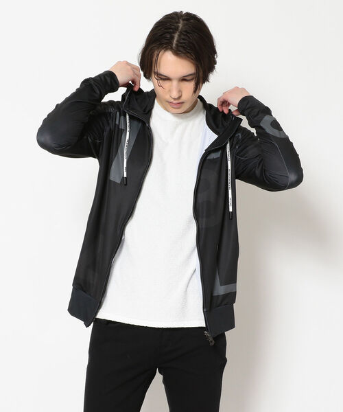 1piu1uguale3 RELAX（ウノピュウノウグァーレトレリラックス）の「1PIU1UGUALE3 RELAX/ウノピゥウノウグァーレトレ リラックス/ランダムロゴラッシュガードパーカー/USO-21012（パーカー・メンズ・ホワイト/ブラック・SMALL/MEDIUM/X-LARGE/LARGE）」の2枚目の写真