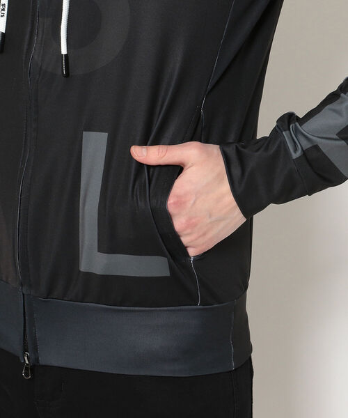 1piu1uguale3 RELAX（ウノピュウノウグァーレトレリラックス）の「1PIU1UGUALE3 RELAX/ウノピゥウノウグァーレトレ リラックス/ランダムロゴラッシュガードパーカー/USO-21012（パーカー・メンズ・ホワイト/ブラック・SMALL/MEDIUM/X-LARGE/LARGE）」の8枚目の写真