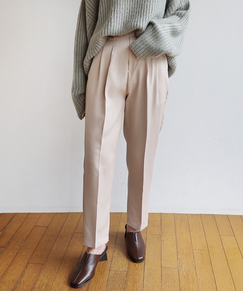 andme(アンドミー)の「タック入りセンタープレステーパードパンツ(スラックス・レディース・ブラック/ネイビー/ブラウン/グレー系その他・M/L)」の1枚目の写真
