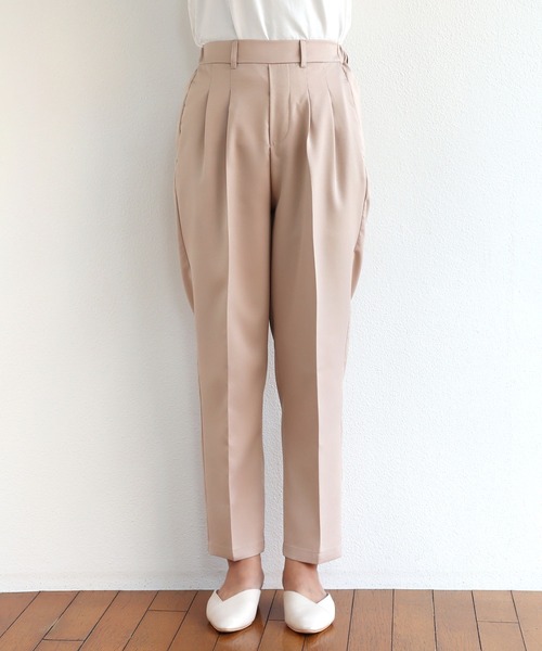 andme(アンドミー)の「タック入りセンタープレステーパードパンツ(スラックス・レディース・ブラック/ネイビー/ブラウン/グレー系その他・M/L)」の5枚目の写真