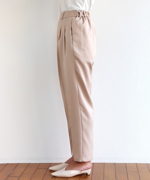 andme(アンドミー)の「タック入りセンタープレステーパードパンツ(スラックス・レディース・ブラック/ネイビー/ブラウン/グレー系その他・M/L)」の11枚目の写真