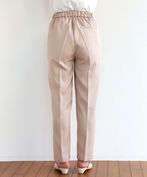 andme(アンドミー)の「タック入りセンタープレステーパードパンツ(スラックス・レディース・ブラック/ネイビー/ブラウン/グレー系その他・M/L)」の18枚目の写真