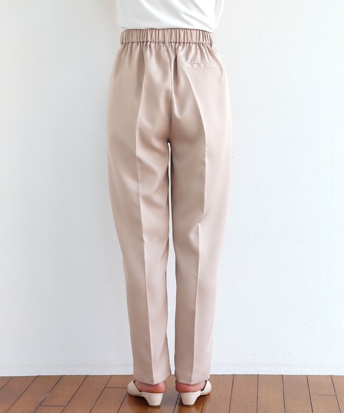 andme(アンドミー)の「タック入りセンタープレステーパードパンツ(スラックス・レディース・ブラック/ネイビー/ブラウン/グレー系その他・M/L)」の9枚目の写真