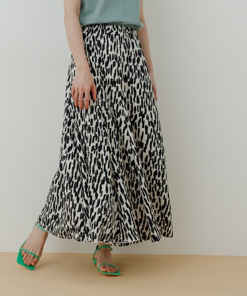 ADAM ET ROPE'（アダムエロペ）の「【WEB限定】プリントマーメイドフレアスカート（スカート・レディース・ブラック系その他/ホワイト系その他5・FREE）」の2枚目の写真