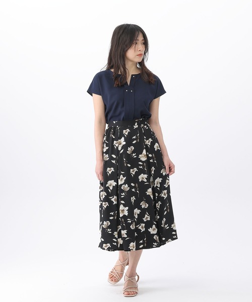 Fabulous Angela(ファビュラスアンジェラ)の「タックフラワースカート(スカート・レディース・グレイッシュベージュ/ラベンダー/ブラック・FREE)」の9枚目の写真