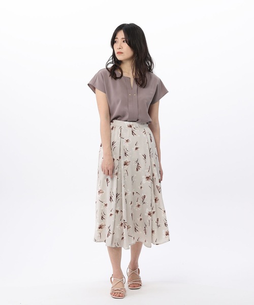 Fabulous Angela(ファビュラスアンジェラ)の「タックフラワースカート(スカート・レディース・グレイッシュベージュ/ラベンダー/ブラック・FREE)」の11枚目の写真