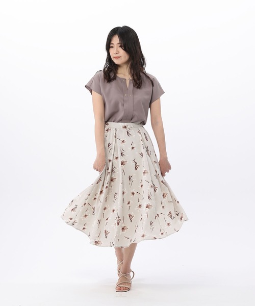 Fabulous Angela(ファビュラスアンジェラ)の「タックフラワースカート(スカート・レディース・グレイッシュベージュ/ラベンダー/ブラック・FREE)」の13枚目の写真