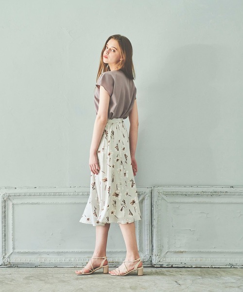 Fabulous Angela(ファビュラスアンジェラ)の「タックフラワースカート(スカート・レディース・グレイッシュベージュ/ラベンダー/ブラック・FREE)」の7枚目の写真