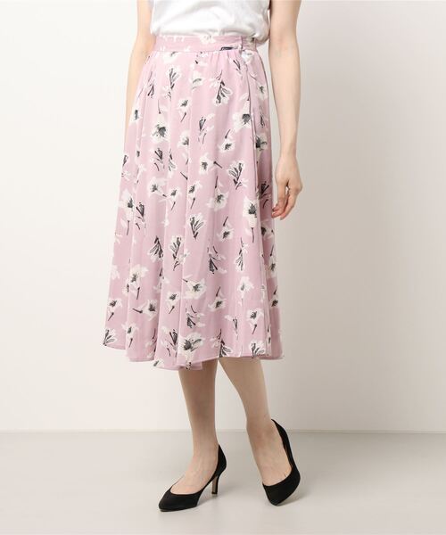 Fabulous Angela(ファビュラスアンジェラ)の「タックフラワースカート(スカート・レディース・グレイッシュベージュ/ラベンダー/ブラック・FREE)」の22枚目の写真