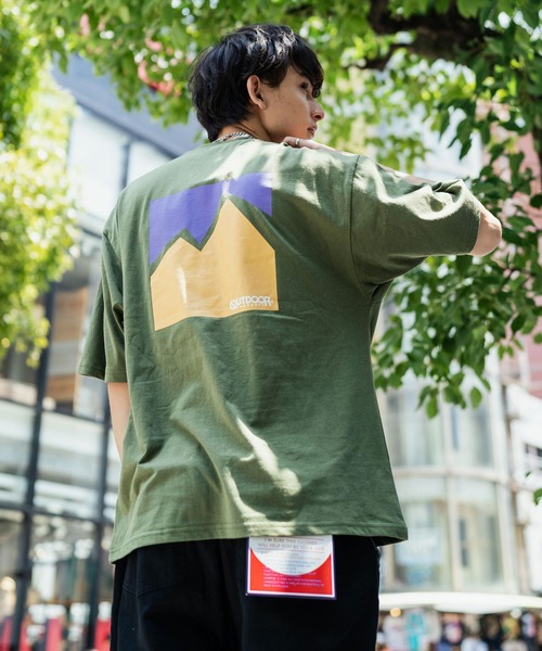 OUTDOOR PRODUCTS(アウトドアプロダクツ)の「OUTDOOR PRODUCTS アウトドアプロダクツ グラフィック 80年代 レトロ バックロゴ 半袖 プリントTEE(Tシャツ/カットソー・メンズ・ホワイト/ブラック/ネイビー/ブルー/グリーン/ホワイト系/ホワイト系1/ブラック系・M/L/XL)」の2枚目の写真