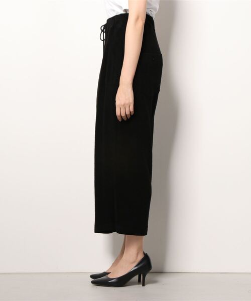 ROBES&CONFECTIONS（ローブスコンフェクションズ）の「Robes & Confections/ローブス&コンフェクションズ/コットンカシミヤロングパイルパンツ（その他パンツ・レディース・ブラック/ネイビー・1/3）」の3枚目の写真