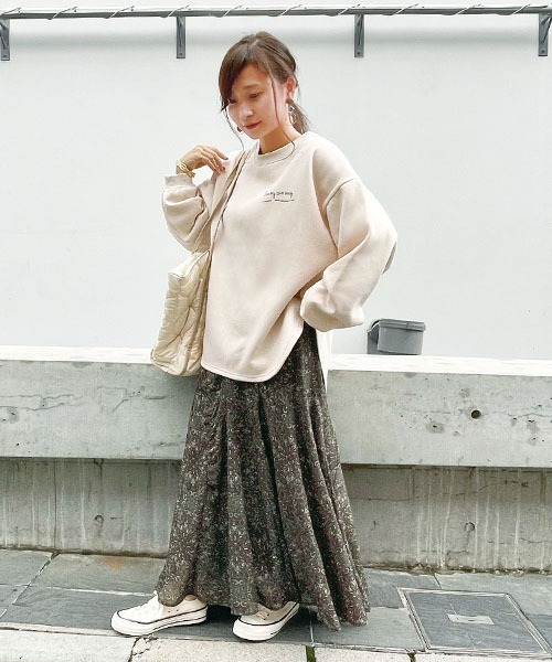 GeeRA(ジーラ)の「バックスリット裏起毛スウェット(スウェット・レディース・ベージュ/パープル・MEDIUM/SMALL/LARGE)」の9枚目の写真