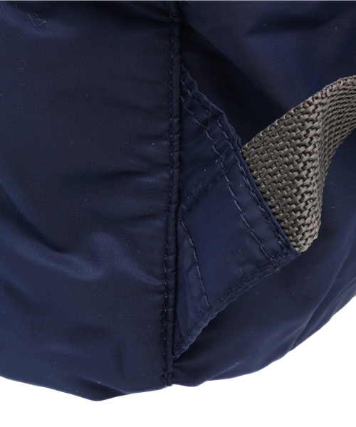 LBC(エルビーシー)の「レジスタントソレイユリュック(バックパック/リュック・レディース・ブラック/レッド/ネイビー/ベージュ/イエロー/オフホワイト/ワインレッド/グレー・ONE SIZE)」の16枚目の写真