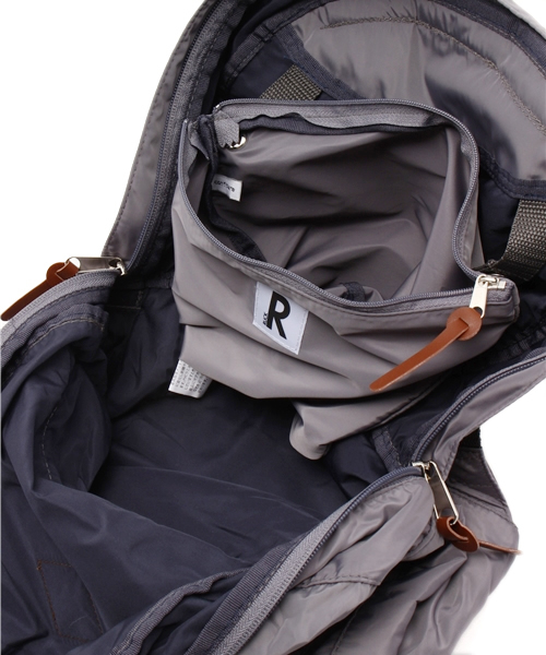 LBC(エルビーシー)の「レジスタントソレイユリュック(バックパック/リュック・レディース・ブラック/レッド/ネイビー/ベージュ/イエロー/オフホワイト/ワインレッド/グレー・ONE SIZE)」の10枚目の写真