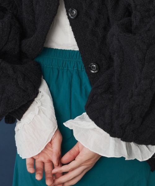 Libra Cue(リブラ キュー)の「2wayパターンニットカーディガン(カーディガン/ボレロ・レディース・アイボリー/ブラック/レッド・FREE)」の6枚目の写真