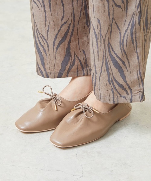 menue（メヌエ）の「2wayスクエアトゥレースアップシューズ（ドレスシューズ・レディース・ブラック/アイボリー/グレイッシュベージュ・22.0cm/22.5cm/23.5cm/25.0cm/21.5cm/23.0cm/24.5cm/25.5cm/26.0cm/24.0cm）」の11枚目の写真