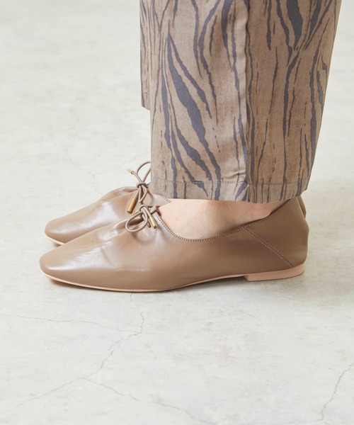 menue（メヌエ）の「2wayスクエアトゥレースアップシューズ（ドレスシューズ・レディース・ブラック/アイボリー/グレイッシュベージュ・22.0cm/22.5cm/23.5cm/25.0cm/21.5cm/23.0cm/24.5cm/25.5cm/26.0cm/24.0cm）」の12枚目の写真