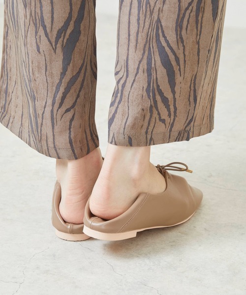 menue（メヌエ）の「2wayスクエアトゥレースアップシューズ（ドレスシューズ・レディース・ブラック/アイボリー/グレイッシュベージュ・22.0cm/22.5cm/23.5cm/25.0cm/21.5cm/23.0cm/24.5cm/25.5cm/26.0cm/24.0cm）」の16枚目の写真