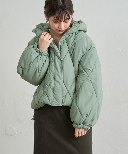 natural couture（ナチュラルクチュール）の「【WEB限定カラー有り】マイクロタフタダイヤキルト中綿ジャケット（ダウンジャケット/コート・レディース・アイボリー/ブラック/グレイッシュベージュ/ミント・FREE）」の4枚目の写真