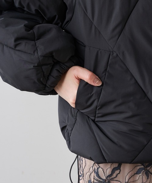 natural couture（ナチュラルクチュール）の「【WEB限定カラー有り】マイクロタフタダイヤキルト中綿ジャケット（ダウンジャケット/コート・レディース・アイボリー/ブラック/グレイッシュベージュ/ミント・FREE）」の11枚目の写真