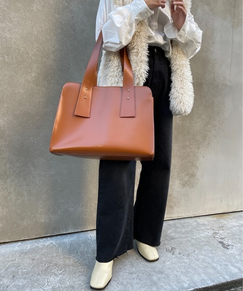 loti（ロティ）の「WEB限定 loti パソコン収納マルチBAG（ハンドバッグ・レディース・ブラック/ブラウン・ONE SIZE）」の4枚目の写真