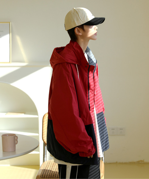 CONVERSE(コンバース)の「【neos -addictive design-】CONVERSE コンバース ルーズシルエット 配色 切替 インフード スタンド ナイロンジャケット(ナイロンジャケット・メンズ・ブラック/ネイビー/レッド・MEDIUM/LARGE/X-LARGE)」の16枚目の写真