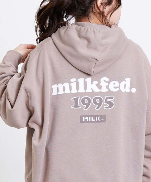 MILKFED.（ミルクフェド）の「COOPER 1995 SWEAT HOODIE（パーカー・レディース・ブラック/オフホワイト/ライトピンク/ライトグリーン/ネイビー/ベージュ・ONE SIZE）」の3枚目の写真
