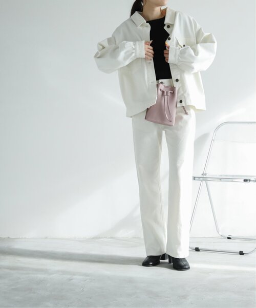 RAY CASSIN(レイカズン)の「カラーツイルボリューム袖ビッグGジャン(デニムジャケット・レディース・キナリ/グレイッシュベージュ/ワンウォッシュ・FREE)」の18枚目の写真