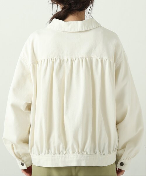 RAY CASSIN(レイカズン)の「カラーツイルボリューム袖ビッグGジャン(デニムジャケット・レディース・キナリ/グレイッシュベージュ/ワンウォッシュ・FREE)」の11枚目の写真