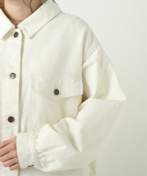 RAY CASSIN(レイカズン)の「カラーツイルボリューム袖ビッグGジャン(デニムジャケット・レディース・キナリ/グレイッシュベージュ/ワンウォッシュ・FREE)」の19枚目の写真