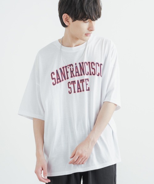 Rocky Monroe(ロッキーモンロー)の「ネックレス付き オーバーサイズ カレッジロゴプリント半袖ビッグTシャツ(Tシャツ/カットソー・メンズ・ブラック系/ブラック/ネイビー/ホワイト系/ホワイト/グリーン・LL/L/M)」の1枚目の写真