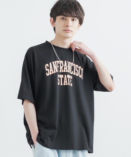 Rocky Monroe(ロッキーモンロー)の「ネックレス付き オーバーサイズ カレッジロゴプリント半袖ビッグTシャツ(Tシャツ/カットソー・メンズ・ブラック系/ブラック/ネイビー/ホワイト系/ホワイト/グリーン・LL/L/M)」の4枚目の写真